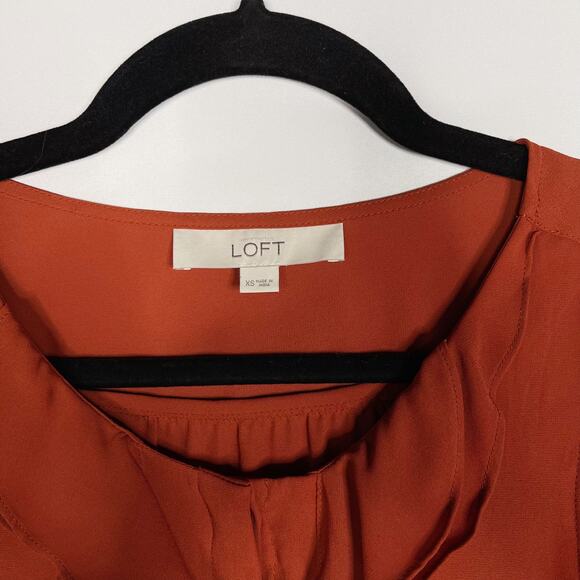 LOFT XSmall Rust Orange Ruffled Sleeveless Blouse Hidden Button Front Ann Taylor - Picture 5 of 6